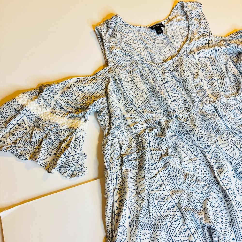 Torrid Women's Cold Shoulder Top Blue White Print Size 1 Bohemian Boho Crochet